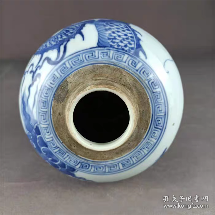 清青花过墙龙纹罐