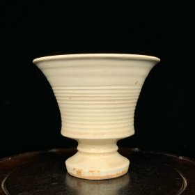 唐邢窑高足杯，高8.5直径9.5cm
