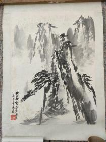 王梦湖（树忠），河北丰润人，1942年出生于山海关。中国美术家协会会员，中国山水画研究院常务副院长、中华慈善总会“中华慈善美术家”、《美术家》顾问。