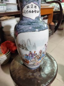 889.八十年代广东大埔高陂印花/八仙人物花瓶（定烧）。