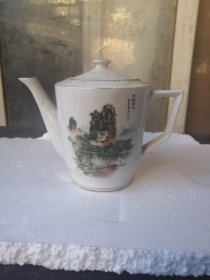 1984年，大田县委赠送茶壶