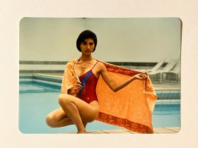 九十年代泳装摄影原版照片，明亮，遥远