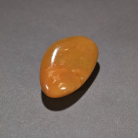 和田玉籽料黄沁原石重58g