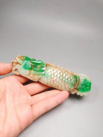 缅甸老翡翠龙鱼手玩件，长12cm，宽3.2cm，