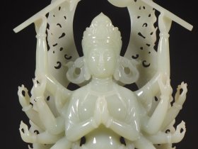 旧藏和田玉多臂佛