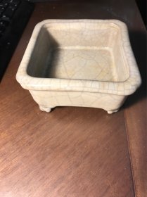 南宋哥窑米黄釉四方水仙盆
