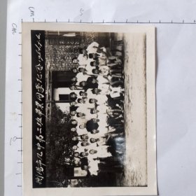 1954年7月6日，衡阳市九中第二班毕业同学纪念黑白照片合影一张（存斗柜箱二）