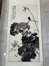 李辉（1962-2020），中国著名画家，中国美术家协会会员，福建省美术家协会副主席，福建省花鸟画学会副主席，享受政府特殊津贴专家。
​
这张四尺全开清荷图发表于权威出版社，刊选于《中国当代书画》2014年季刊第36期，有专版专栏的名家点评，撰稿人为现任中国美术家协会美术理论委员会主任，《美术》杂志社长兼主编、编审，中国美术家协会第七、八、九届理事尚辉。