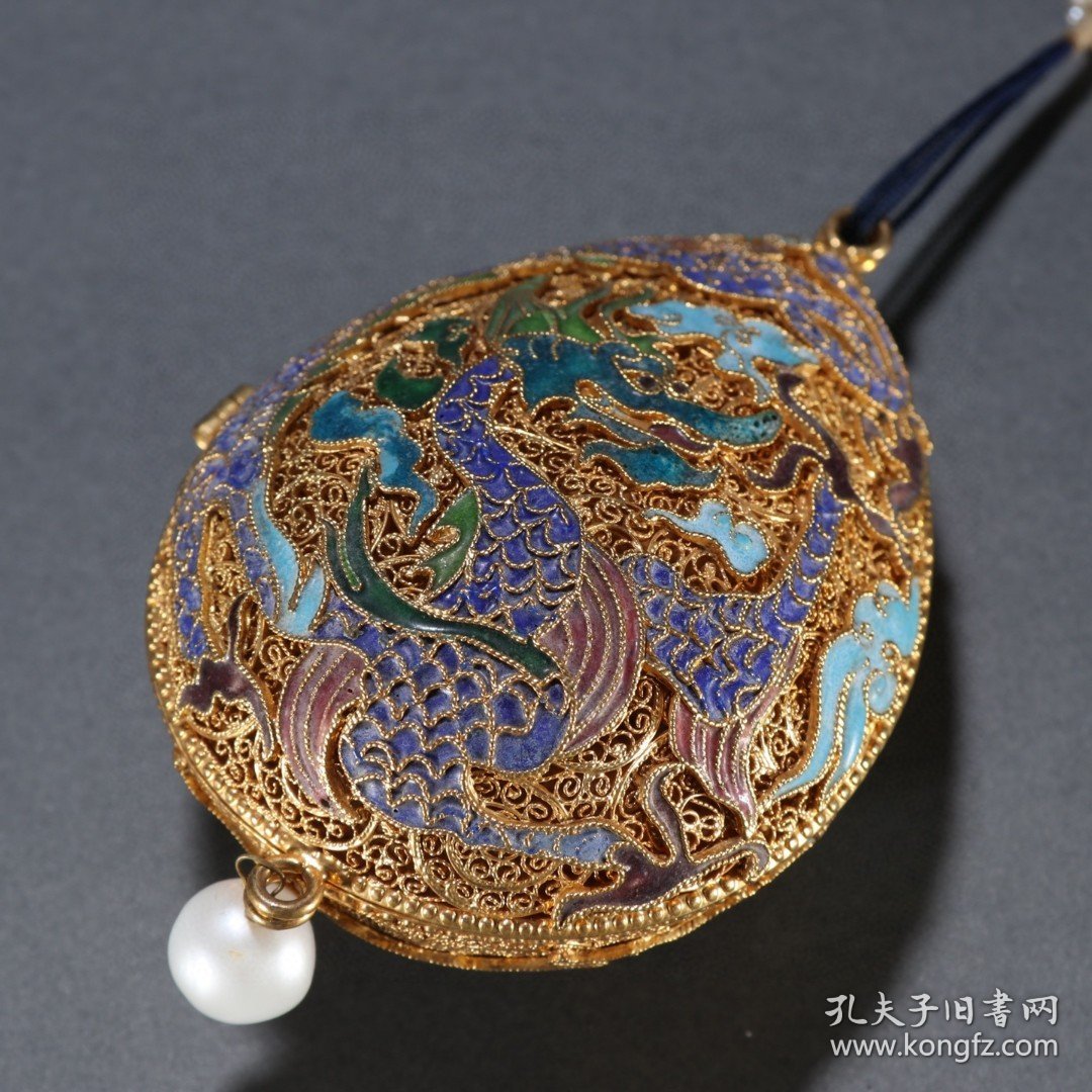 清 银鎏金烧蓝龙纹香囊