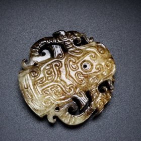 精品和田玉 ，玉壁，玉质细腻，包浆厚重，沁色入骨，雕工精细，品相完美，细节如图，长5.5宽0.7高5.7厘米，总重64克