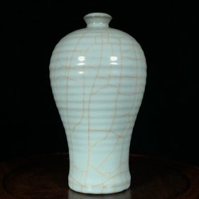 官窑弦纹梅瓶，高22直径12cm