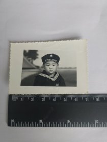老照片 穿海军服的男孩