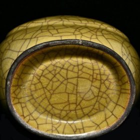 官窑贯耳瓶‘御题’ 13×32厘米