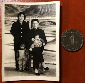 老照片 品相尺寸以图为准 六七十年代的全家福