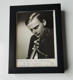 著名小提琴大师 耶胡迪·梅纽因 Yehudi Menuhin 1984年亲笔签名照 BAS鉴定 精品