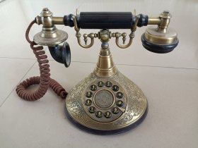 下乡收来电话机一个，保存完好品相一流。