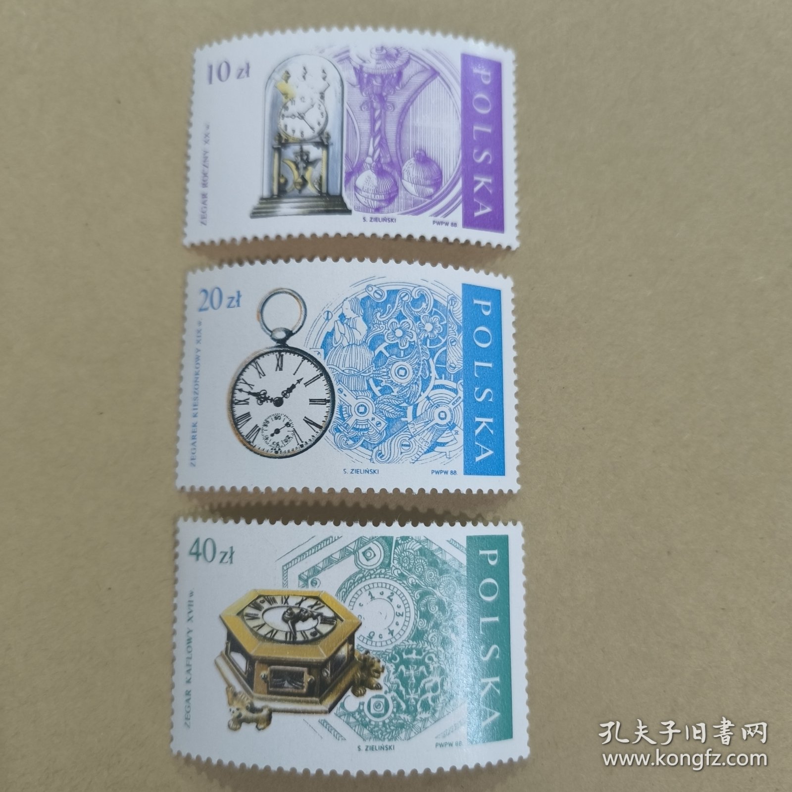 E3015波兰邮票 1988年 17-18世纪时钟和手表 新 3枚 都有压痕