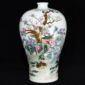 清雍正珐琅彩花鸟纹梅瓶，39×23厘米