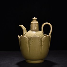 五代秘色越窑青瓷刻花鸟纹温酒套壶 总高22.5厘米 壶高20.5厘米 宽17.5厘米 碗高13.5厘米 宽16.5厘米 1800