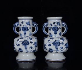 明宣德青花花卉纹象耳瓶一对；16.5x9厘米