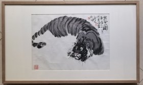 冯大中 浴虎图68×50托片 （价格私洽）冯大中，1949年生于辽宁省。第十、十一、十二届全国人大代表，中国工笔画学会会长，中国美术家协会中国画艺委会副主任，中国画学会副会长，中国美术家协会理事，辽宁省美协副主席，国家一级画家，享受国务院特殊津贴专家。