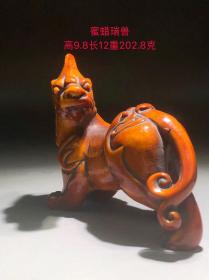 蜜蜡瑞兽，包浆厚重，磨损自然，手感圆滑，呈色稳定，品相完整，成色如图