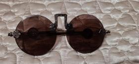 清或民国时期的水晶眼镜，镜片4MM厚。
