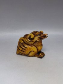 古玉手把件，瑞兽一个，呆萌可爱。