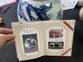 【终身保真陶瓷，得自画家本人】戴德全，陶瓷瓷罐，高22cm，上口径13cm，底15cm，带证书！
一九五五年生于辽宁省盘锦市大洼县田庄台镇。一九八二年毕业于鲁迅美术学院，国家一级美术师。系中国田园画会会员，盘锦市美术家协会会员。盘锦市工艺美术大师。从事中国虎文化绘画研究四十余年。创作了大量国画老虎作品和陶瓷老虎作品。国画代表作品《百虎长卷》13.8米X1.4米