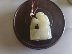 清代和田白玉童子抱鱼把件