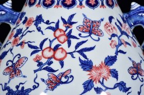 清乾隆年青花釉雕蝶恋花纹如意尊28*23m