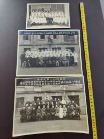 上海市第一人民医院护士助产士进修班在职学习纪念 1954年 为欢迎主任医师全日制参加医院工作 送八位主治医师职员工业建设，摄影纪念1956年