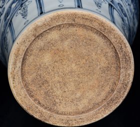 明洪武年蕃莲纹梅瓶40*23厘米