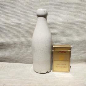 晚清或民国时期——陶瓷酒瓶