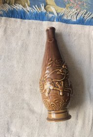 酱色龙酒瓶