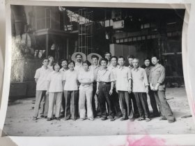 工厂和外国师傅合影留念