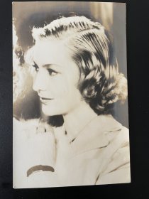 民国欧美影星芭芭拉·斯坦威克银盐老照片。长13.5厘米，宽8.5厘米。