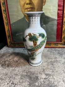70，80年代，松鹤延年花瓶一只，窑裂