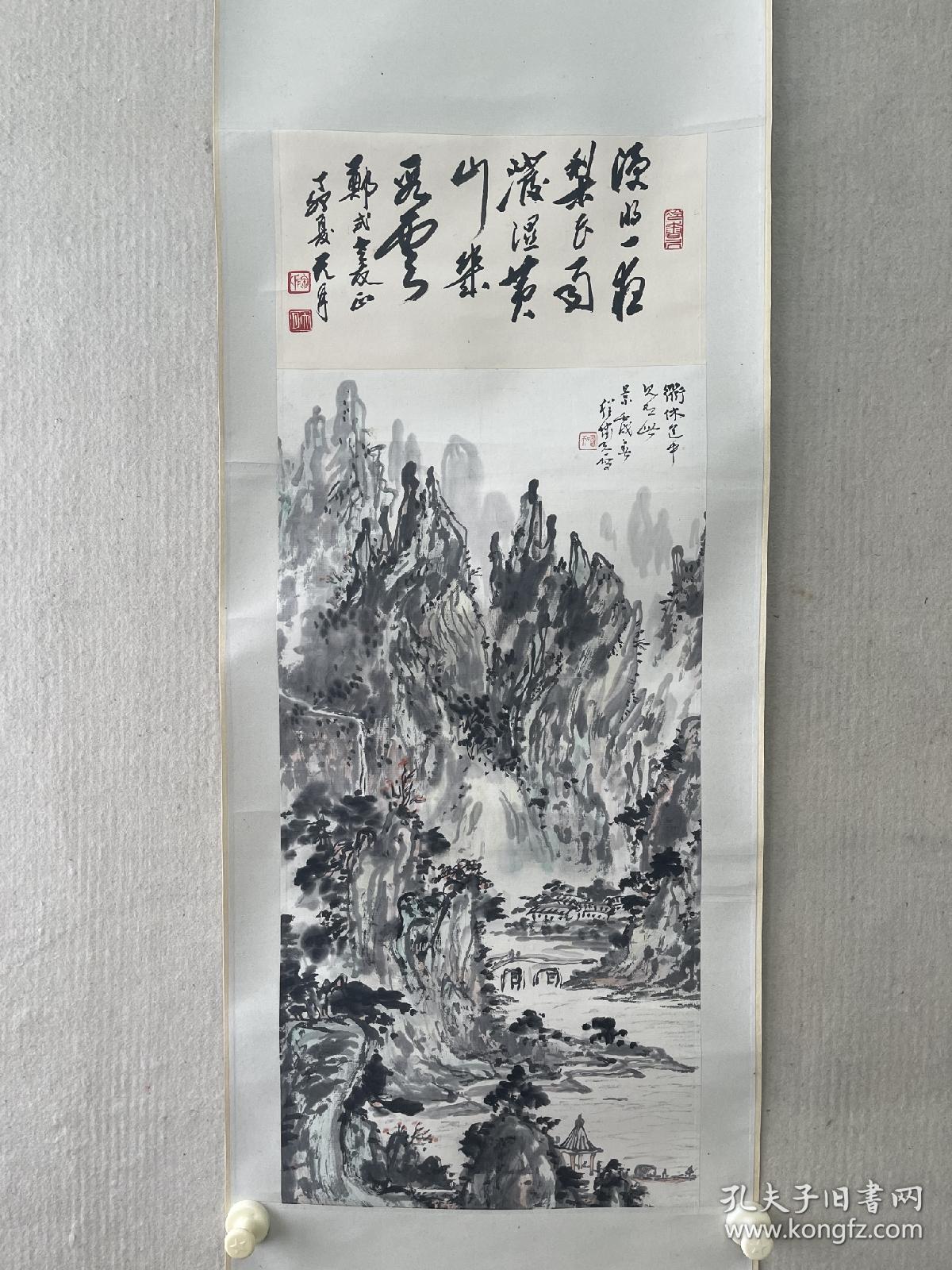 程啸天山水、陶天月诗堂合售  程啸天（1911-1984)名岳，字仲芳,斋号清心轩,陶苑,晚年在黄山设“程啸天画室”。安徽省歙县虹梁村人。工山水，擅旧体诗词，书法以行、隶长，兼能制印。
      1924年由舅父方乾九介绍至浙江崇德商铺做学徒，业余习画，1931年拜旅日山水画家张伯英为师，青年时期漫游江浙及沪上，以卖画维持生计。