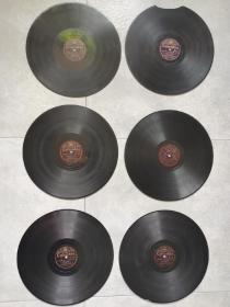 黑胶唱片
民国时期哥伦比亚唱片公司制作、著名指挥家布鲁诺.瓦尔特(Bruno Walter)指挥的贝多芬作品（第三交响曲英雄）黑胶木唱片6张1套齐。第一张有残，其他都好。直径30厘米。