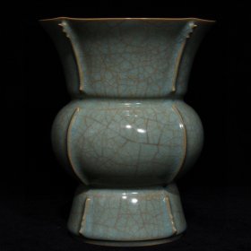 汝窑冰裂纹奉华尊，高16.3cm直径13.3cm，