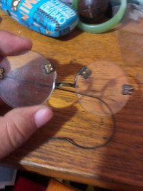 清代黄铜镀金眼镜，有一个眼镜腿的