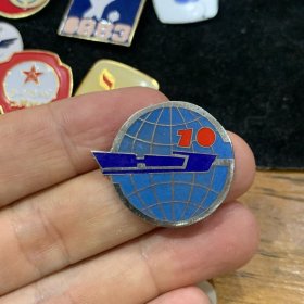 1986年——上海海运技校十周年纪念：铜质嵌珐琅证章！
