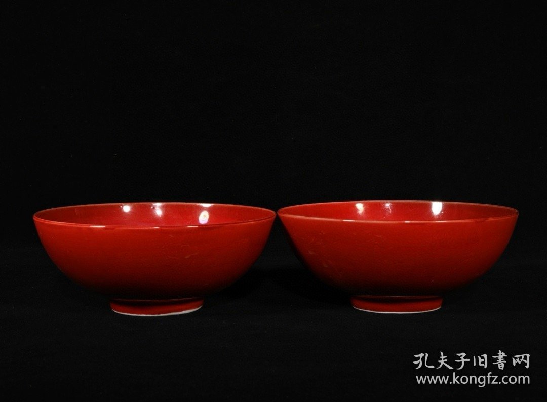大明成化年制红釉雕刻龙纹薄胎碗一对，高5.2×12.2厘米