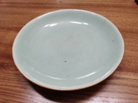 清代青釉盘(有飞皮和冲线，但老物釉色好，很怀旧)