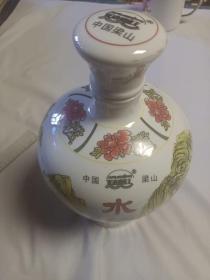 “水泊梁山”白酒酒瓶：水浒人物——武松、李逵、鲁智深（景德镇款）喜欢水浒题材不要错过.高31厘米