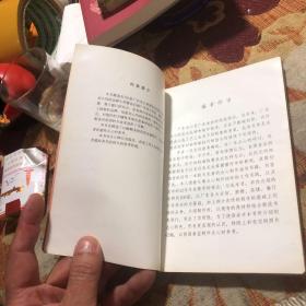 广东点心精选（由特级点心大师帅熴、帅锡年编著的这册图书，系统介绍了广东点心制作的基本知识，包括基本技术、选料加工、面团和制、馅料调味、加温成形、整理修饰等具体操作技术，并介绍了100种点心的具体制作方法。本书通俗实用，易学易懂，易于掌握，还精选了38幅精美的彩色实例照片，适合餐饮业人员和广大读者学习参考。本书内容丰富，不仅具有深厚的基础理论，亦有良好的操作方法，在点心品种方面，有传统、创新。）