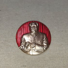 高浮雕毛主席数手指像章（南京军区装甲兵，直径5.4cm）