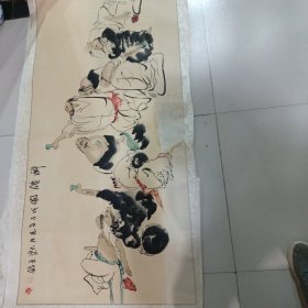 人物简介画家王铭：河南开封人，1942年生，1965年毕业河南省工艺美术学校国画专业，67年毕业于河南大学美术学院国画专业，近40余年一直从事于美术教育工作。河南省美协会员，开封市美协会员，现为中国书画艺术家创作中心理事，河南省人大书画研究院理事，开封市工艺美术厂书画院副院长，豫东新工笔画研究院特聘画家