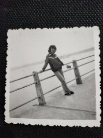 1970年代《老照片》湘江边的烫发女子